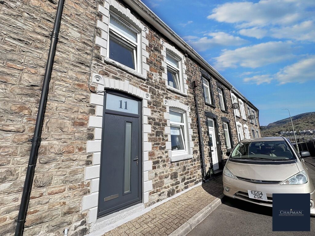 Syphon Street, Porth, CF39