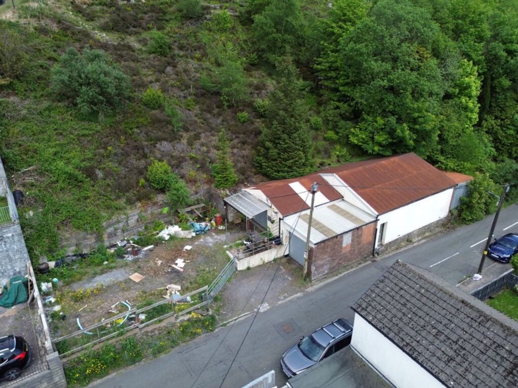 Sunnybank, Wiliamstown, CF40
